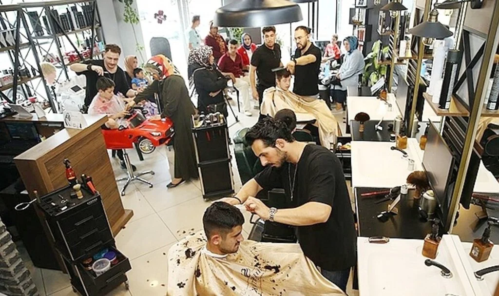 'Sevgi Makası' projesiyle engellilere ücretsiz kuaför hizmeti veriliyor