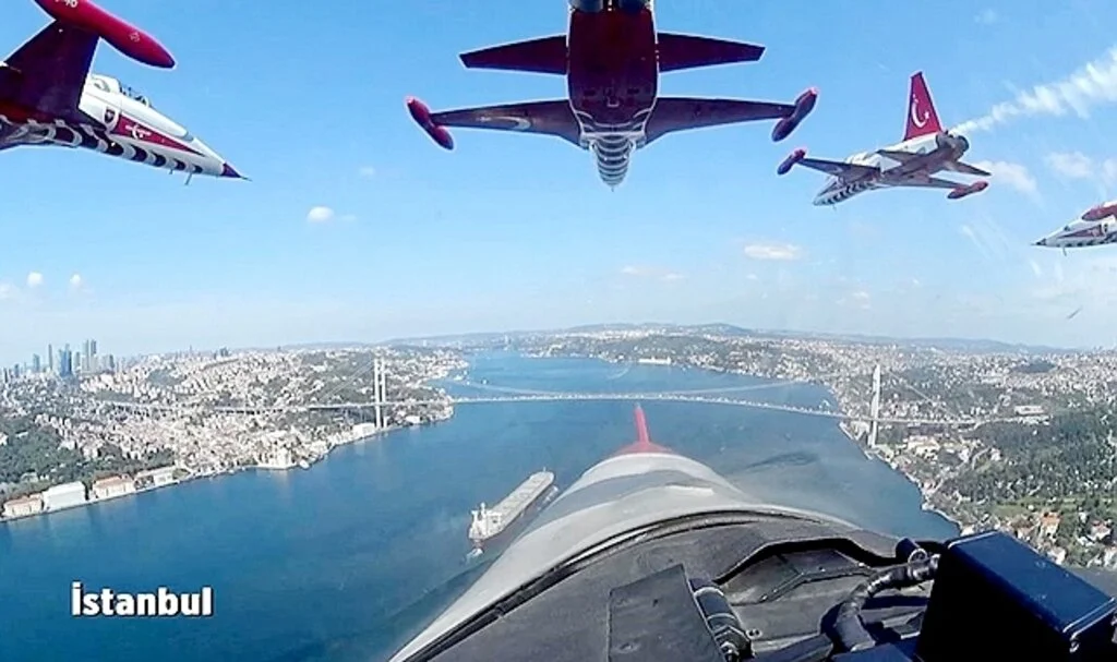 'Türk Yıldızları'nın kokpitinden Türkiye
