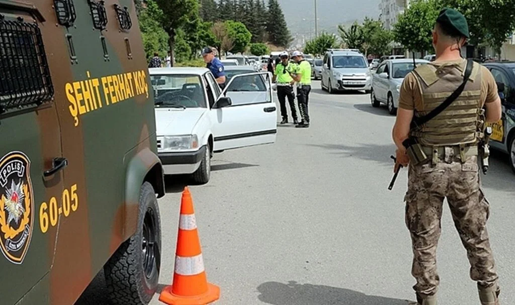 Ülke genelinde eş zamanlı 'Türkiye Güven Huzur' uygulaması gerçekleştirildi