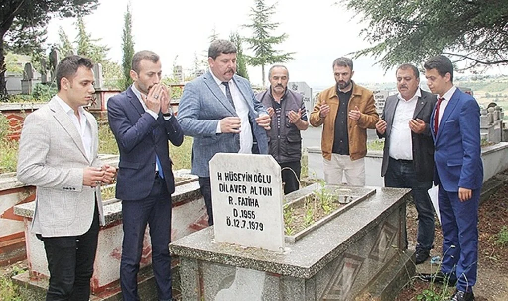 Ülkücü şehitlere dua 