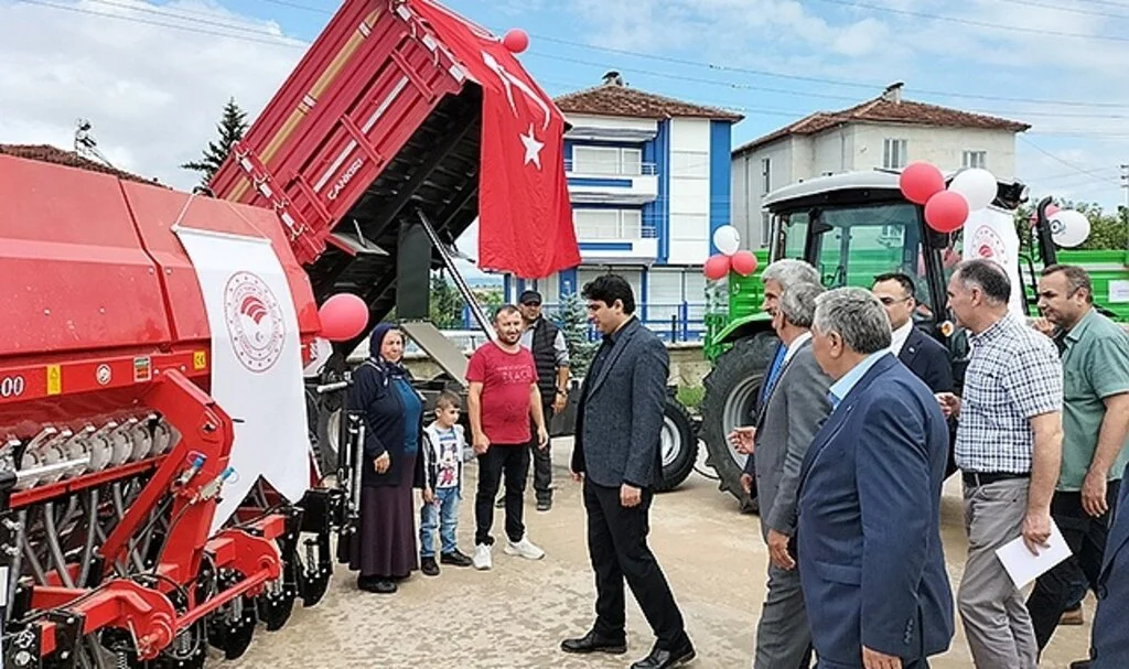 Üreticilere ekipmanlar teslim edildi