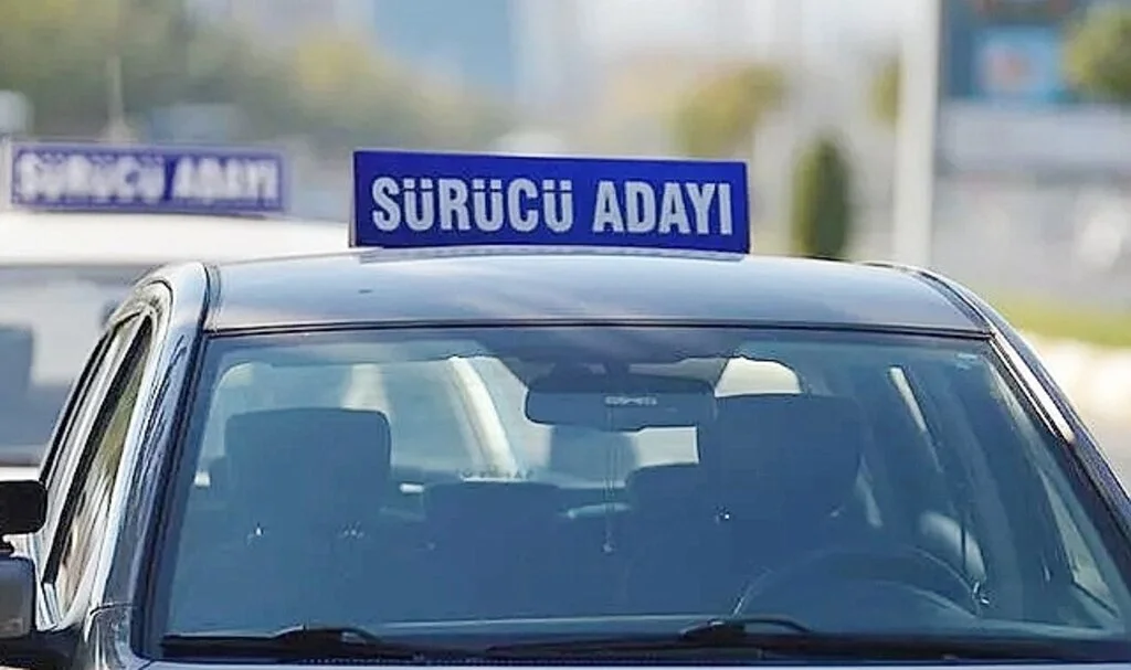 Yabancı uyruklularla ilgili ehliyet iddiası sosyal medyada gündem oldu! Valilikten açıklama geldi: 2018'den bu yana...