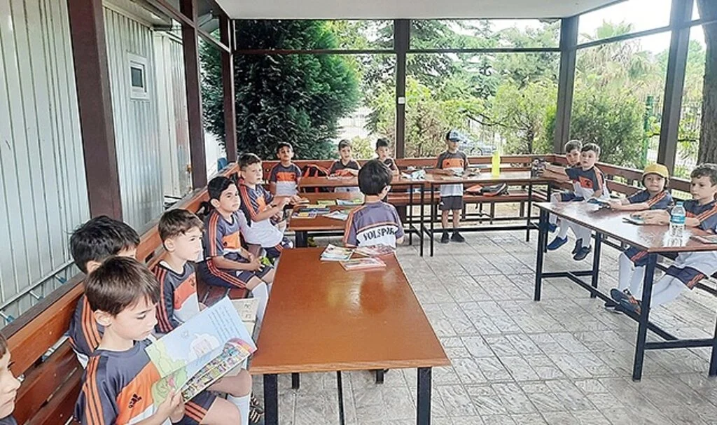 Yolspor'un Minikleri Kitap Okuyor