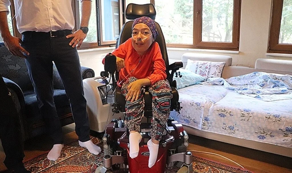 15 bin euroluk akülü araç bağışladı, 80 adet daha akülü araç sözü verdi