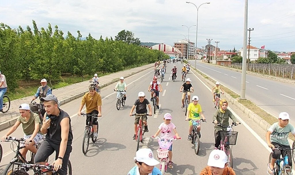 19 Mayıs'ta sağlıklı yaşam için pedal çevirdiler 