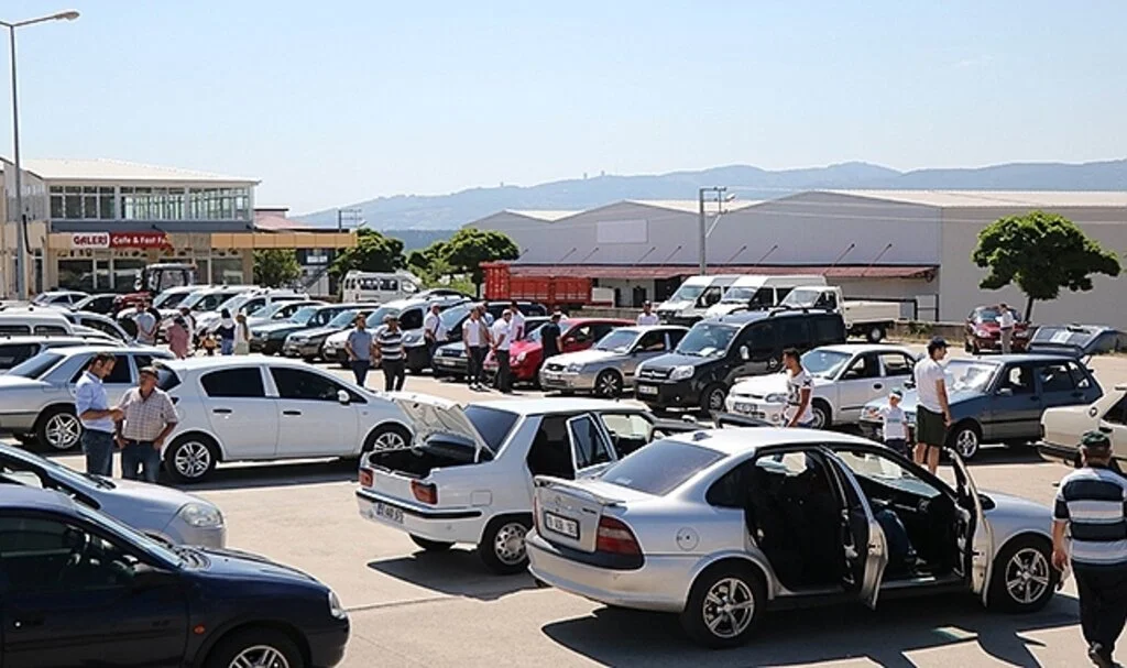 2. el otomobil pazarında bayram hareketliği