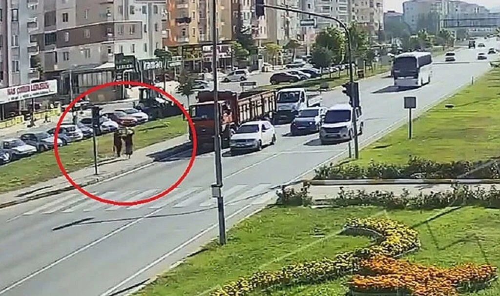 2 kişinin öldüğü feci kaza güvenlik kamerasında