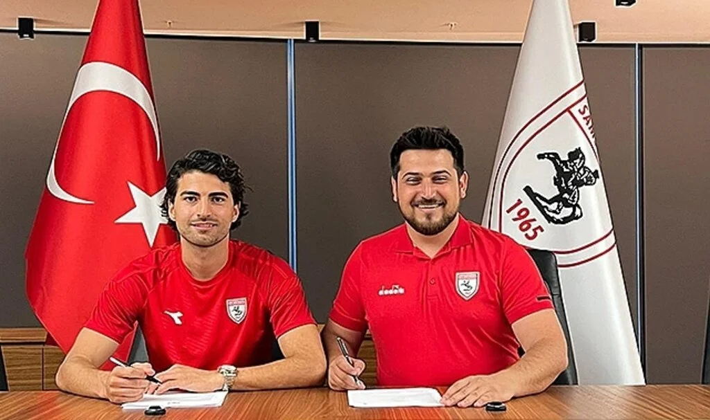 Ahmet Sagat'tan Samsunspor'a 3 yıllık imza