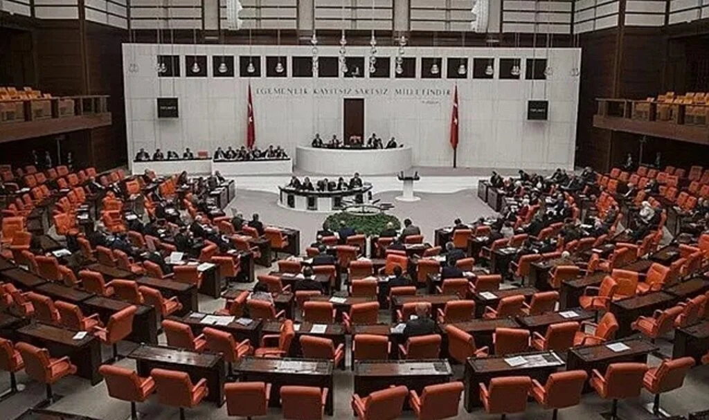 AK Parti’de toplantı alarmı! TBMM'de hazır olmaları istenildi