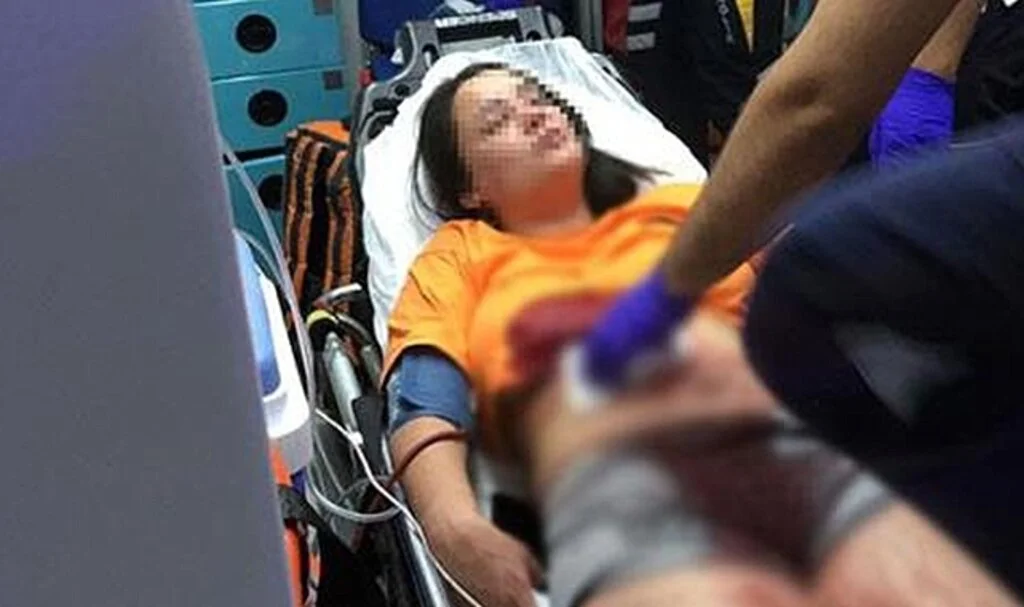 Apartmanın önünde kanlar içinde bulundu! Bıçağın üzerine düştüğünü iddia etti
