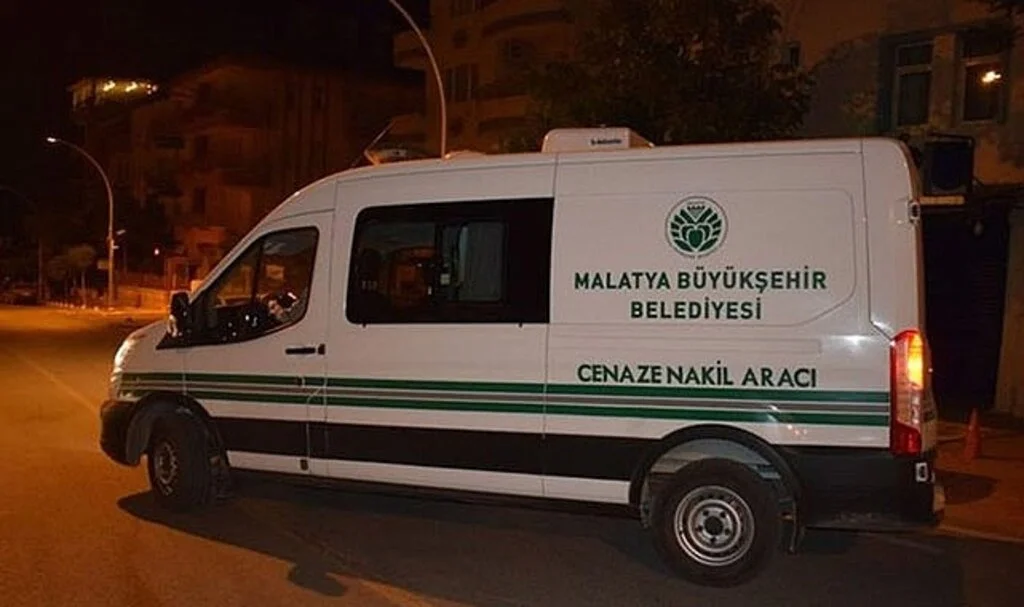 Arkadaşlık kurmak istediği kızın babasını öldürdü