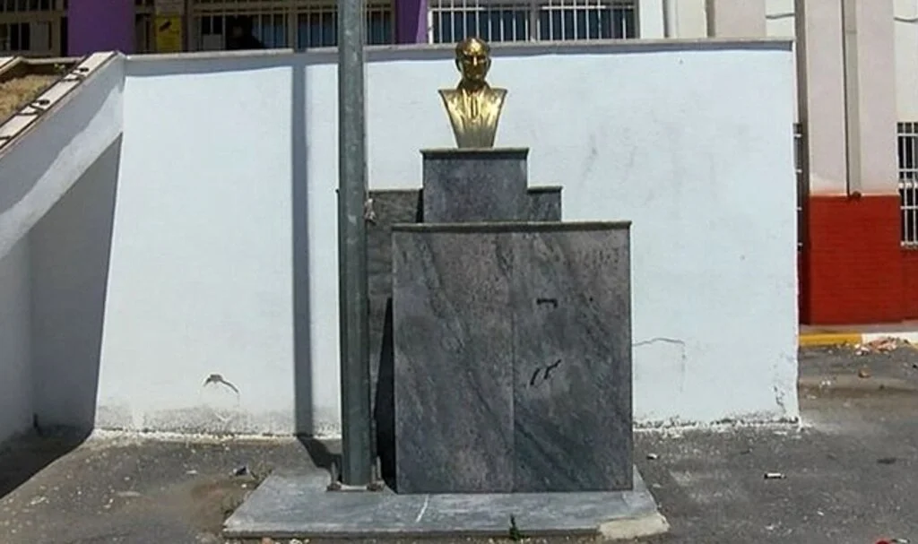 Atatürk büstüne saldırıyla ilgili 4 şüpheli yakalandı