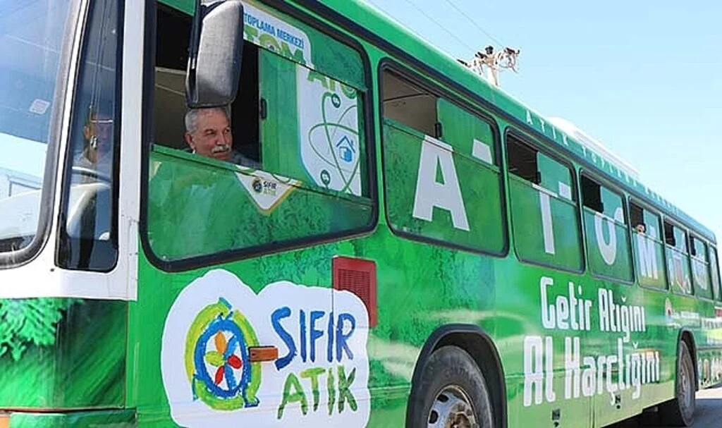 Atığını getiren harçlığını alıp gitti