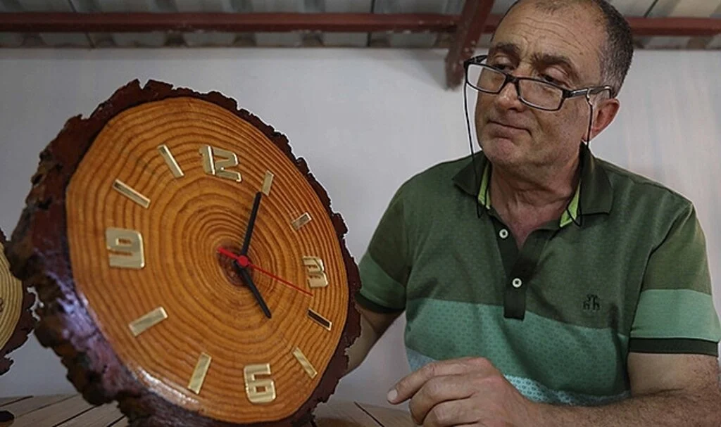 Atık malzemeler ellerinde hayat buluyor 