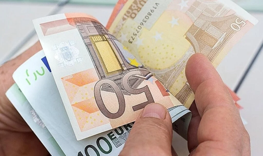Avrupa Merkez Bankası faiz kararını açıkladı:11 yıl sonra ilk kez...