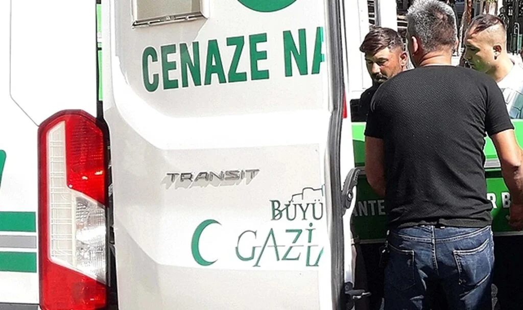 Avukat, kavgada araya giren arkadaşını öldürdü
