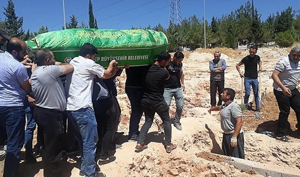 Ayrılmak isteyen eşinin evini basan koca dehşet saçtı