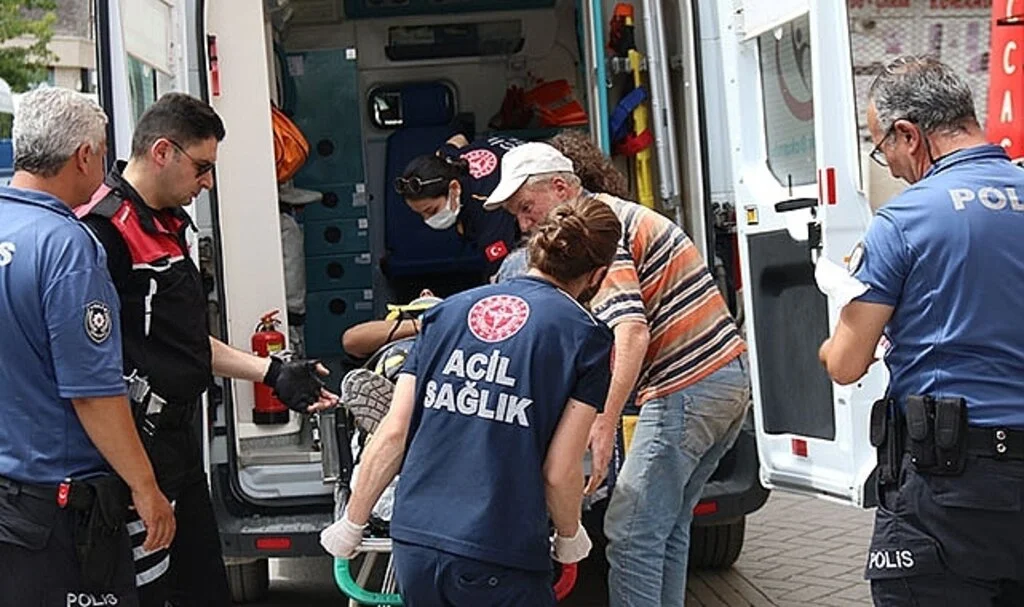 Babasıyla bina yıkımında çalışan 17 yaşındaki çocuğun üzerine kolon devrildi