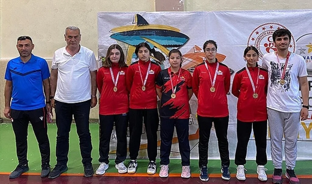 Badminton Aanalig'de finaldeyiz