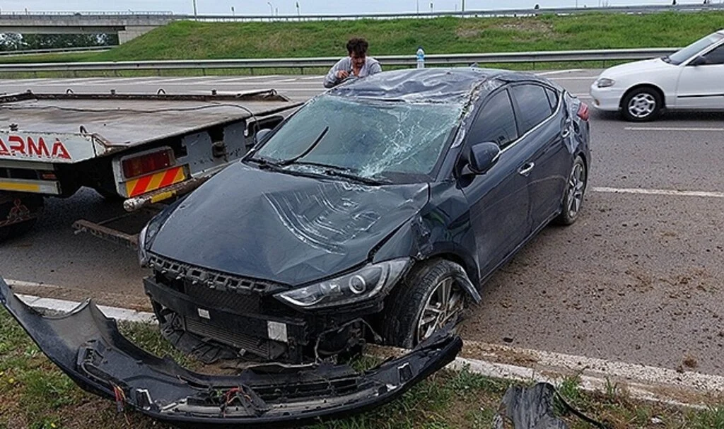 Bayram ziyaretine giderken kaza yaptılar: 3 yaralı