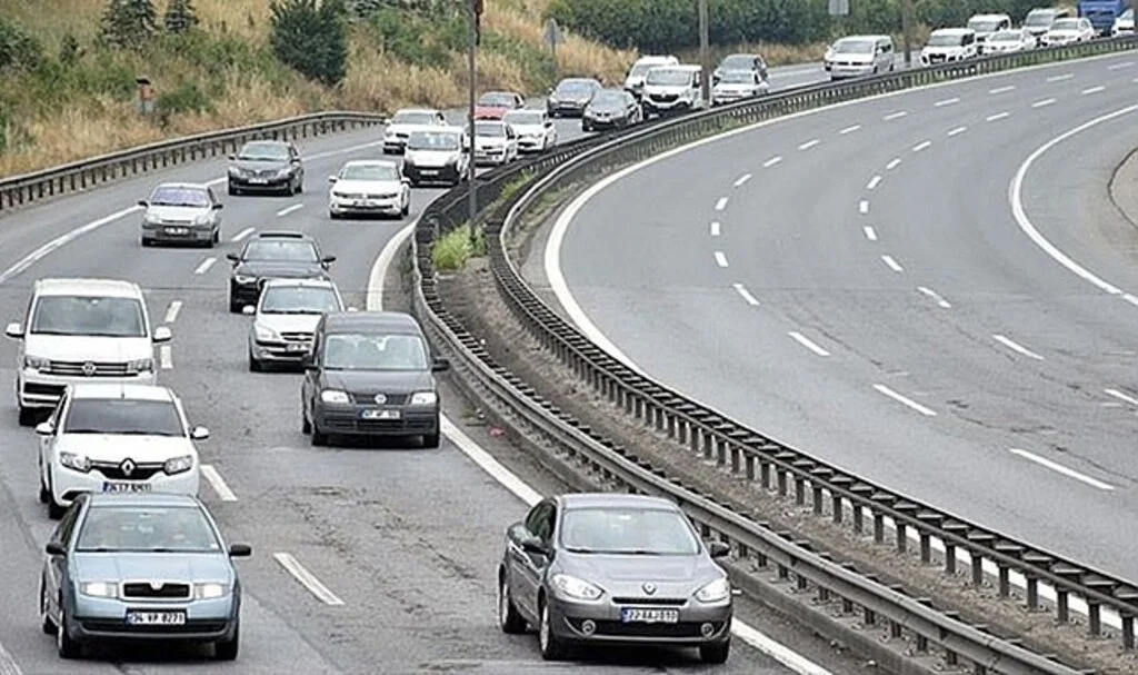 Bayramda yola çıkacak sürücülere trafik kazalarına karşı uyarılar