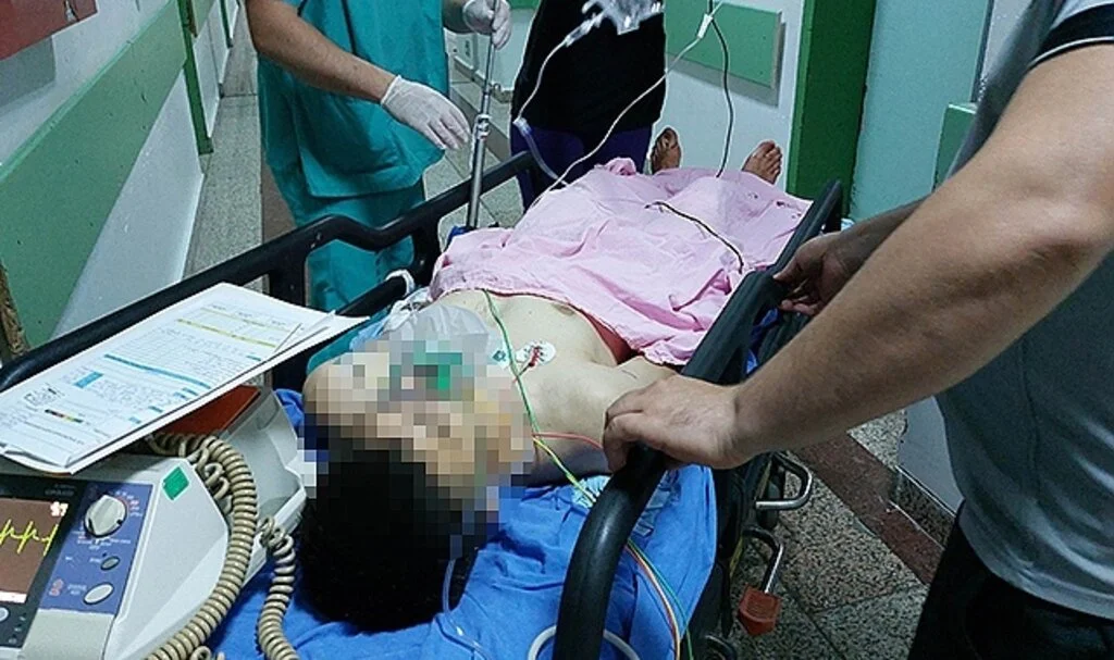 Bıçaklı saldırıya uğrayan genç ağır yaralandı
