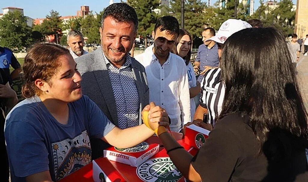Bileğine güvenen köprüde buluştu