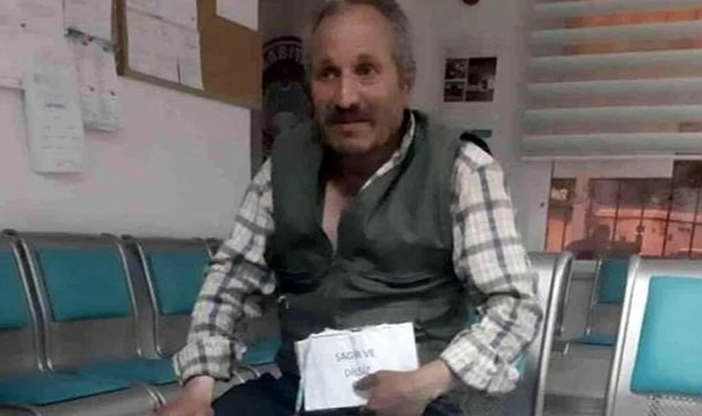 Boynuna "sağır ve dilsiz" yazarak dilencilik yapan sahtekarın foyası çıktı!