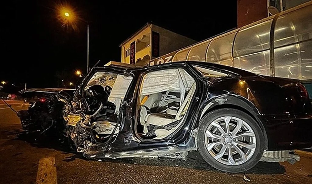 Bursa'da aracıyla metro hattının duvarına çarpan DSP Genel Başkan Yardımcısı Hüseyin Kul hayatını kaybetti