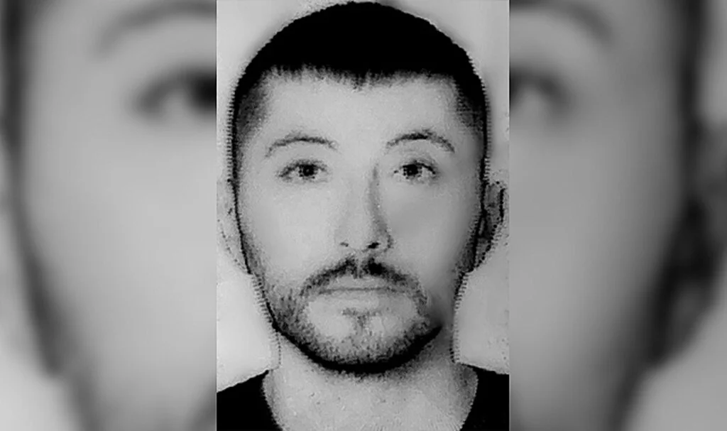 Caminin bahçesinde ağaca asılı bir ceset bulundu
