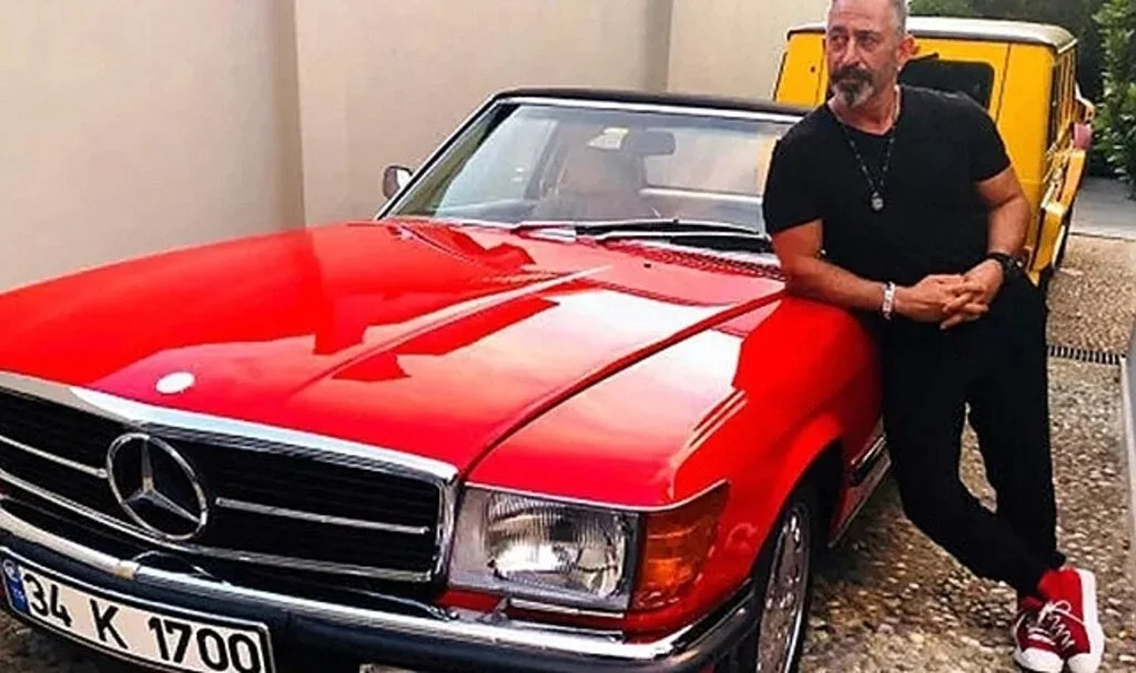 Cem Yılmaz Bodrum'da taksiyle çarpıştı!