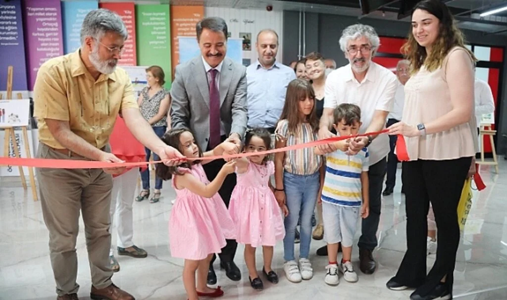 Çocukların gözünden çarpıcı 'Göç' sergisi