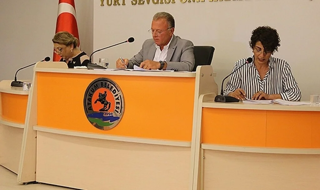 Cüneyt Arkın’ın ismi sinema salonuna verildi