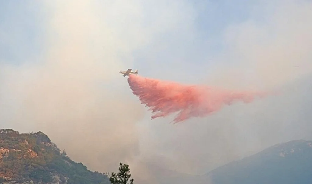 Datça'daki yangına 10 uçak ve 20 helikopterle müdahale ediliyor