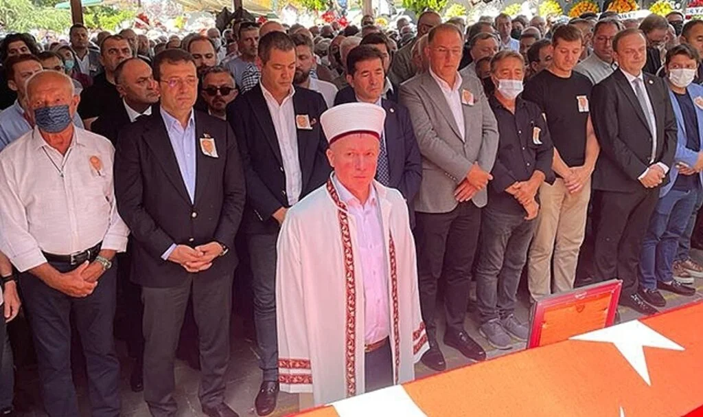 Ekrem İmamoğlu, danışmanı Murat Ongun'un babasının cenaze törenine katıldı