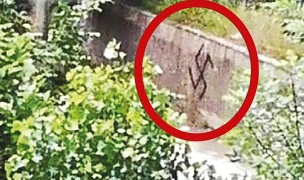 Ekrem İmamoğlu'nun aile mezarlığındaki gamalı haç çizgilerinin sırrı belli oldu