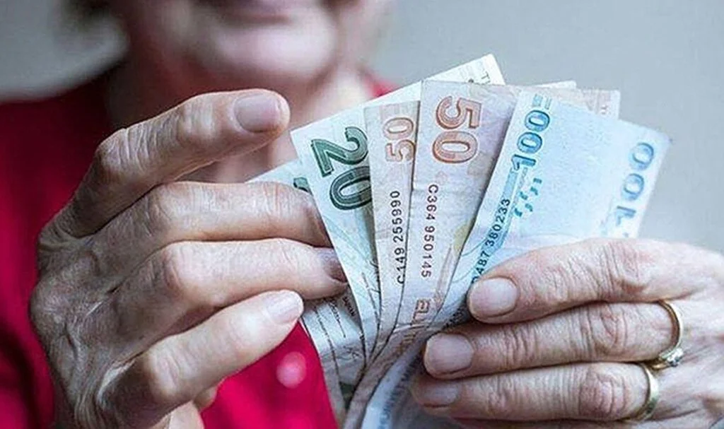 Emekliye zamlı maaşlar ödeniyor! Maaş farkları ne zaman yatacak?