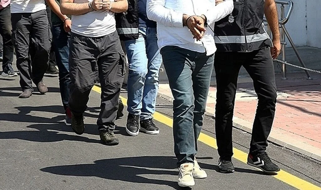 FETÖ'nün hücre evlerine yönelik operasyonda 15 gözaltı