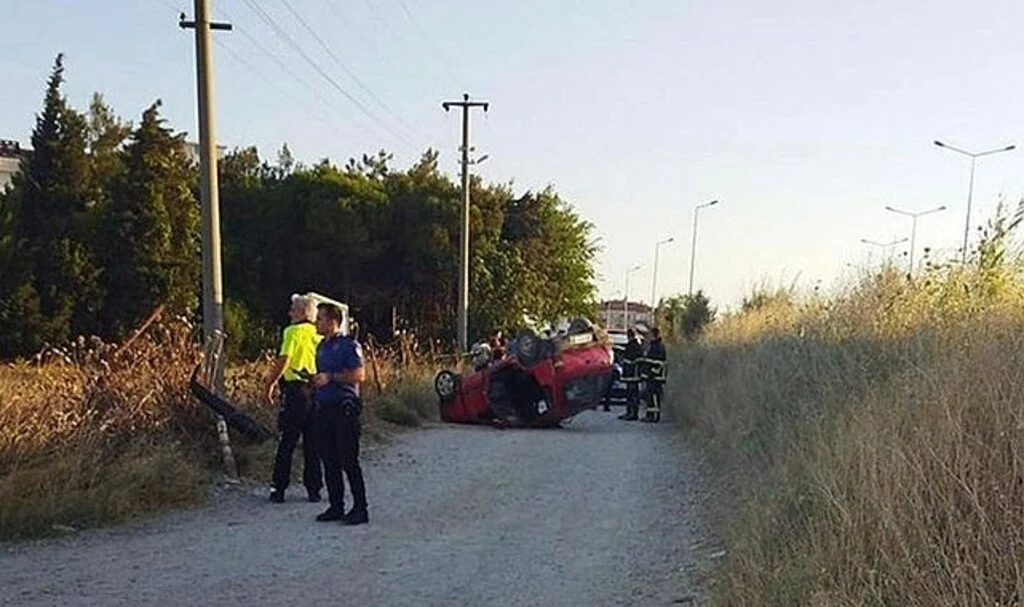 Gelibolu'da otomobil devrildi: 1 çocuk öldü, 2 yaralı