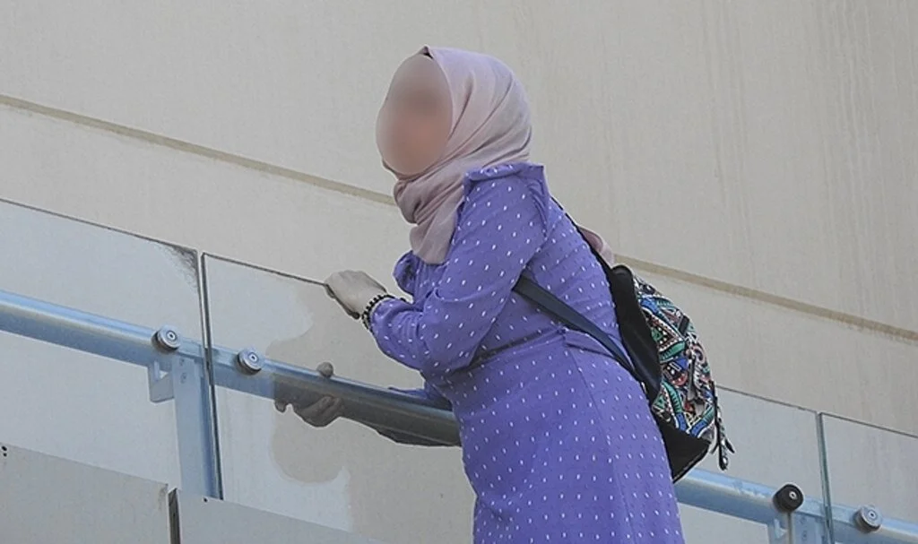 Karnında bebeğiyle intihara teşebbüs eden genç kadını, emniyet müdürü vazgeçirdi