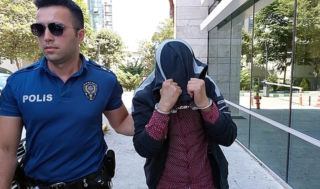 Gurbetçi kadının boynundaki altın kolyeyi alıp kaçan kapkaççı adliyeye sevk edildi