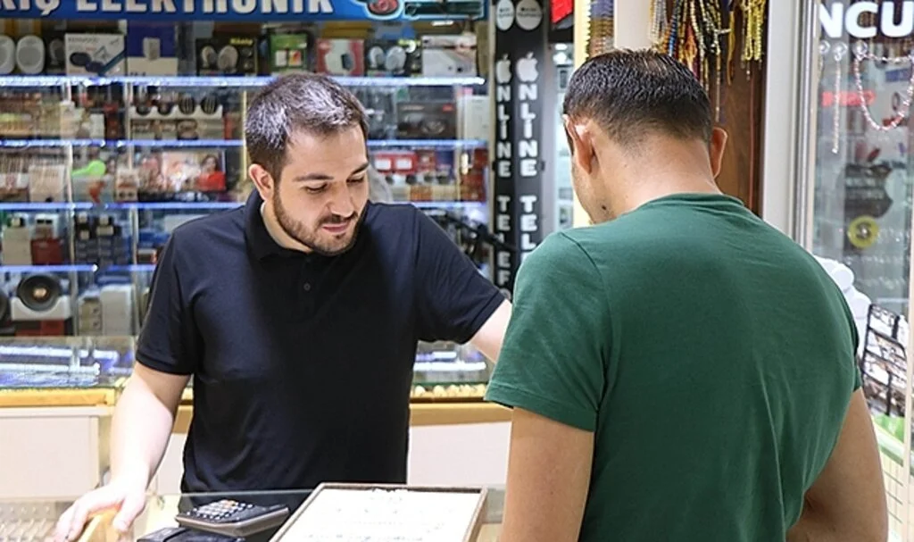 Gurbetçiler geldi, tespih satışları arttı