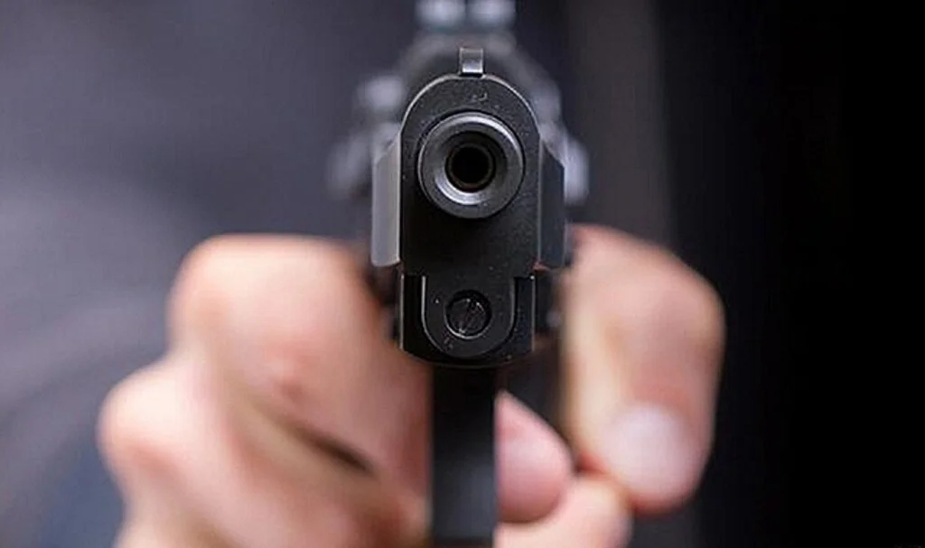 Hastane kantininde silahla vurulan genç hayatını kaybetti