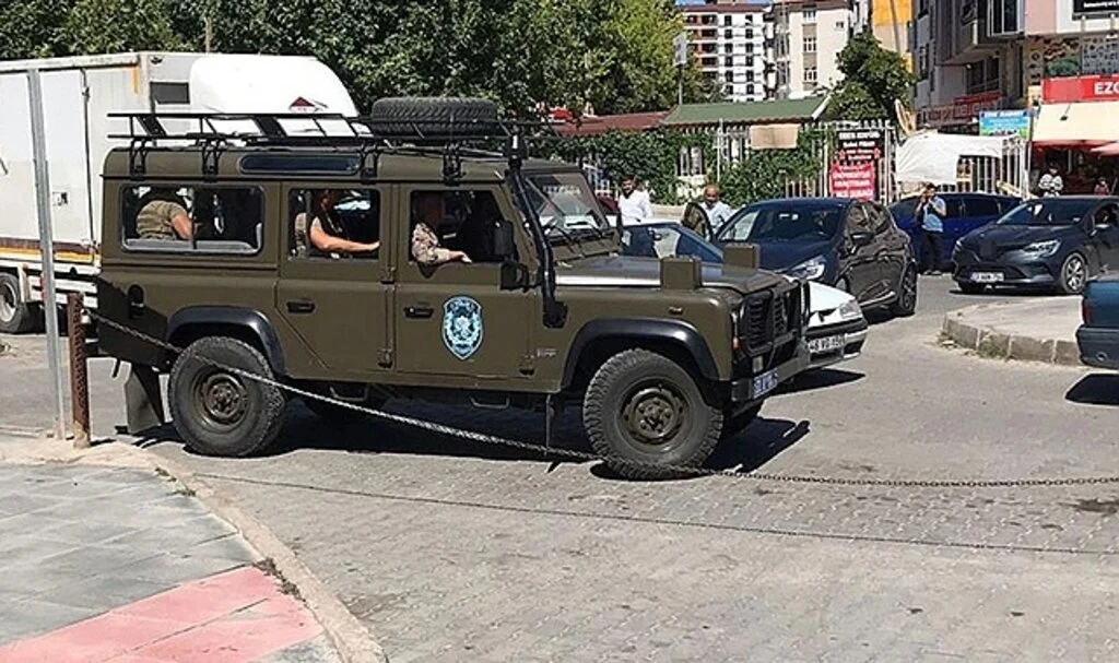Hastanede silahlar konuştu: 1'i ağır 2 yaralı