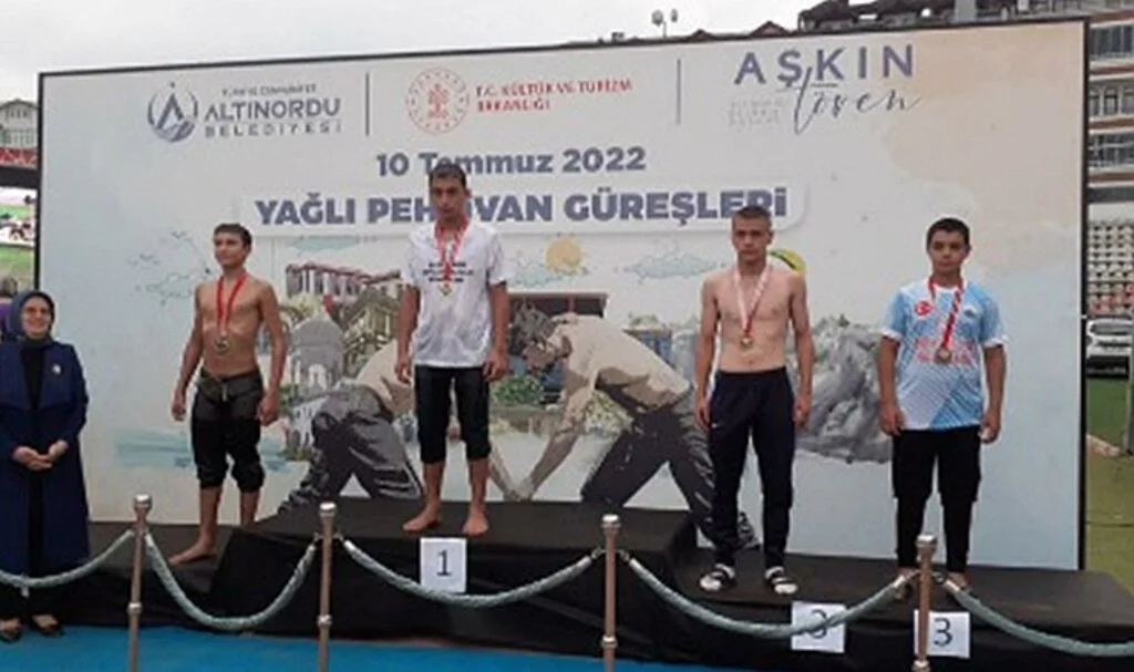 İkadım’lı güreşciler tarih yazdı