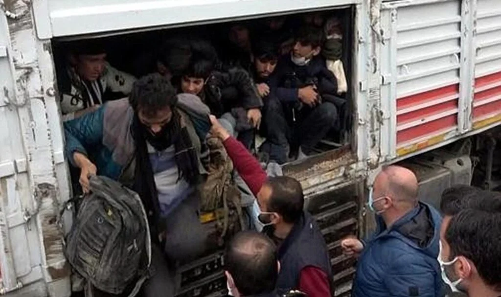 İki günde 592 düzensiz Afgan göçmen sınır dışı edildi