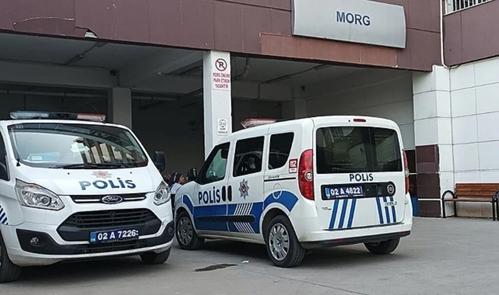 İki kamyonet çarpıştı: 1 ölü
