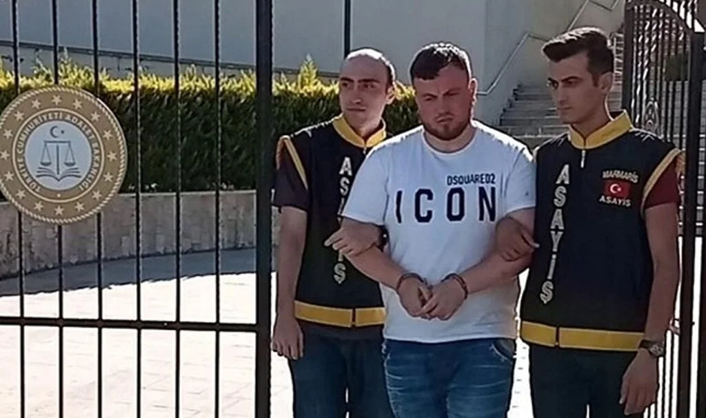 İngiliz gencin 'düştü' dediği babasını öldürdüğü ortaya çıktı