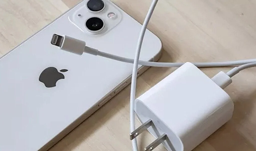 iPhone kullanıcılarını çileden çıkardı: Yeni güncelleme şarjı hızla bitiriyor