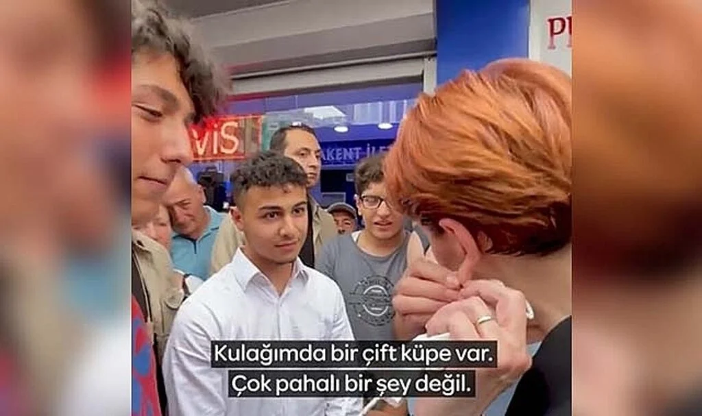 İYİ Parti lideri Akşener, derdini dinlediği 15 yaşındaki gence kulağındaki küpeyi hediye etti: Bunu gerçekten sevdiğin kıza ver